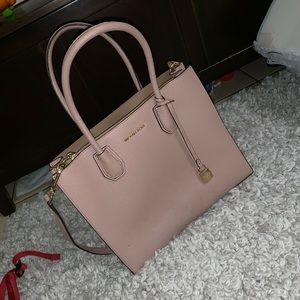 Medium size Micheal Kors bag